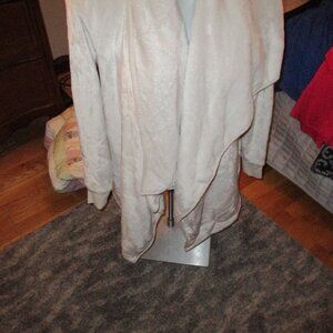 NEW WITHOUT TAGS UGG TAN GRAY COZY FLUFFY OPEN DRAPE WRAP CARRIGAN SWEATER